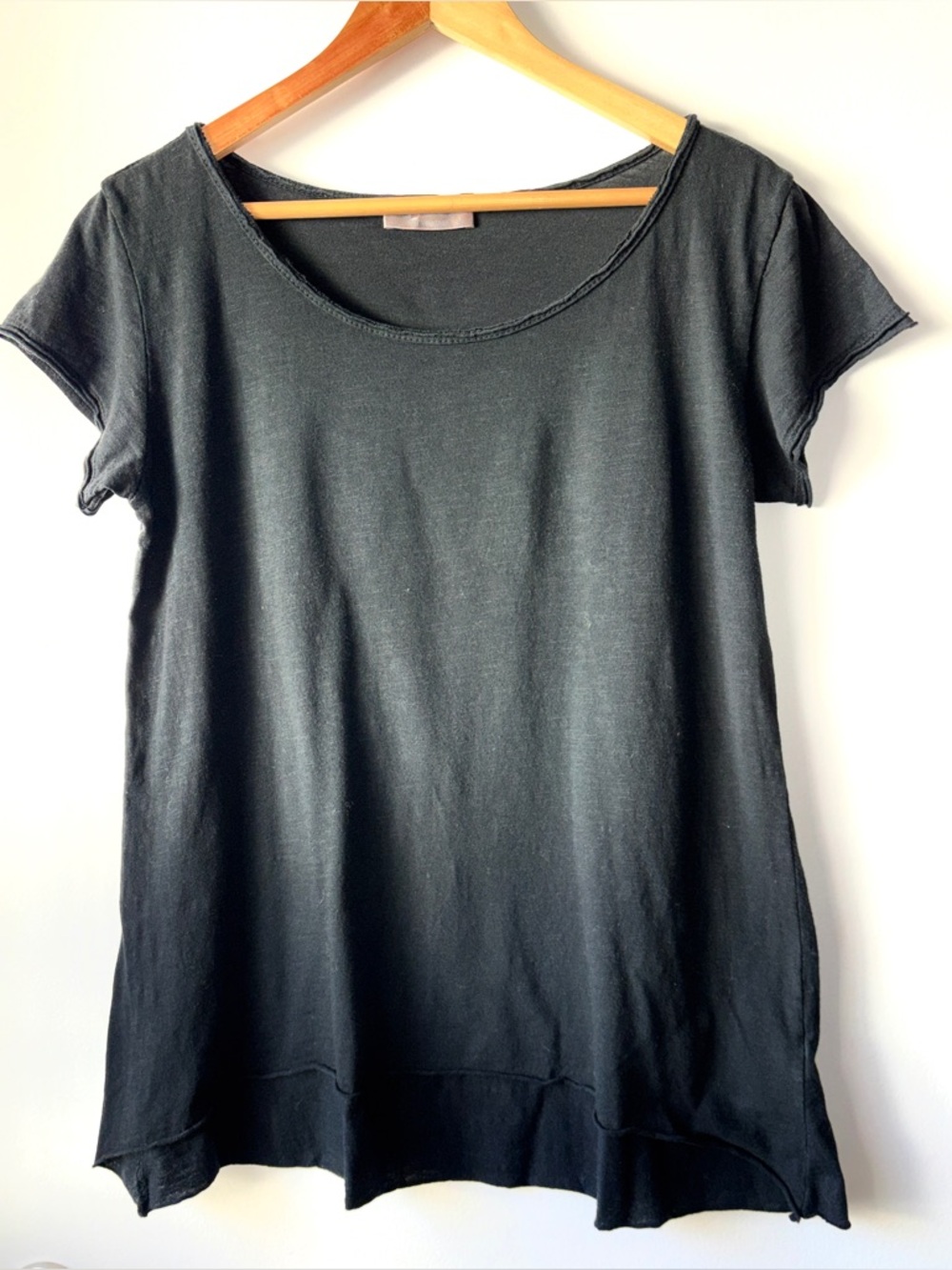 TINA Stephens Opal Hi Lo Crew Neck Tee (BSS126) in BLACK